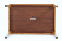 北欧より買い付けたサイドテーブルです。天板と脚の角はトメ加工が施されています。SeverinHansenJr.の代表的なデザインです。オーク材の希少なモデルです。