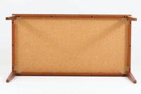 可愛らしいタイルが特徴的なセンターテーブルです。タイプトップは見た目だけでなく熱い物を直接置けますので使い勝手も良さそうです。脚と本体幕板との間の段差にそれぞれ個体差がございます。使用には問題ございませんがご了承の上ご検討ください。少しお安くしております。