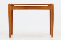 デンマークより買い付けたトレイテーブルです。天板は取り外してトレイとしてお使いいただけます。チーク材とビーチ材の組み合わせも素敵です。