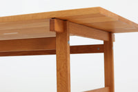 北欧より買い付けました。ウェグナーらしい脚の構造で、元々はAndreasTuck社で販売されていた物がPPmobler社にて販売されたのでは無いかと思われます。天板には綺麗に繋げられたオーク無垢の集成材が使用されており、少々の輪染みが出来ても削れば綺麗な木肌が出てきます。堅牢な造りで永くご使用いただけると思います。