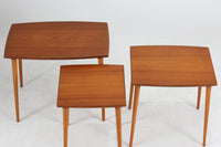 北欧より買い付けたネストテーブルです。シンプルなデザインで、天板には良質なチーク材が贅沢に使用されています。使わない時はすっきりと収納出来る、北欧のスタンダードアイテムです。チーク材とビーチ材の組み合わせが素敵です。