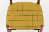 背もたれの曲面、貫の数が特徴的な"PeterHvidt&Orlamolgaard"によってデザインされたチェアです。当時の希少なチーク材が使用されたフレームは、手作りでデンマークの名工"Soborg社"熟練の職人によって作成されています。背もたれの縁は椅子を引きやすい様に、貫の数は強度面も併せ持っています。少し大きめでゆったりとした安楽性の高い座り心地です。デスクチェアとしてはもちろんリビングに置いても素敵だと思います。