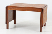 デンマークより買い付けたセンターテーブルです。Borgemogensenのソファと相性の良いmodel5360センターテーブルです。シンプルなデザインで拡張機能付きで使い勝手も良さそうです。良質なチーク材が使用されている希少なモデルです。