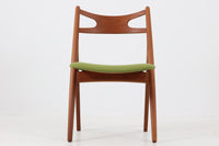 デンマークより買い付けたハンス・J・ウェグナーデザインによるチェア「CH29」です。現在復刻品が出ておりますが、チーク材フレームは復刻されておらず、希少な商品です。軽量で扱いやすく、見た目よりもずっと座り心地が良い名作椅子です。張替済みで綺麗な状態です。