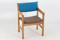 デンマークより買い付けたウェグナーデザインによるチェアです。お子様の使用にも耐えれる堅牢でしっかりとした造りです。良質なオーク材が使用されており飽きの来ないデザインです。