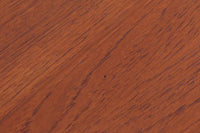 チーク材が贅沢に使用されたキッチンキャビネットです。上段はカトラリーが入れやすそうな引き出しが3杯あり扉内部のスペースは食器をおける十分な広さのスペースがあり、使い勝手が良さそうです。