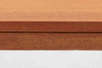 BorgemogensenやHvidt&mollgaardなどのデンマークを代表する建築家の収納家具が販売されているSoborgmobler社製ダイニングテーブルです。デザイナーはChristianHvidtで、一見シンプルなフォルムなのですが、木材の組み方を見せる手法でデザイン性だけでなく、強度も高めています。素材はマホガニー材が贅沢に使用されています。