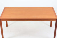 BorgemogensenやHvidt&mollgaardなどのデンマークを代表する建築家の収納家具が販売されているSoborgmobler社製ダイニングテーブルです。デザイナーはChristianHvidtで、一見シンプルなフォルムなのですが、木材の組み方を見せる手法でデザイン性だけでなく、強度も高めています。素材はマホガニー材が贅沢に使用されています。