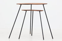 デンマークより買い付けました。お洒落な珍しい形の天板のネストテーブルです。良質なチーク材が使用されています。