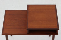 デンマークより買い付けたサイドテーブルです。電話台やFAX台としてもご使用いただけます。小ぶりで可愛らしいデザインです。