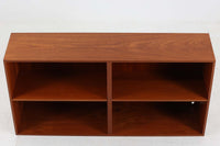 北欧より買い付けたブックシェルフです。本体には良質なチーク材が使用されています。