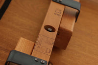 KajWindingデザインによる拡張式ダイニングテーブルです。デンマークでオーク材のダイニングは希少です。名工Slagelsemobelvaerk社の熟練の職人によって作成されておりクオリティーの高い作品です。デンマークの品質基準を満たした「DANISHFURNITUREmAKE'SCONTROL」の刻印がございます。片方だけ拡張板を広げて使用可能です。