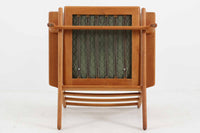 北欧家具を代表するソファ『GE290』です。現在リプロダクト品が販売されていますが、こちらは本物です。元々はベッド会社であるGETAmA社ならではのコイルスプリングが内包されたクッションの座り心地は、弾力があり心地良く、読書や映画などのリラックスタイムに最適です。立ち上がる際も適度なはね返りがあるので、動く時に億劫になる事はありません。HansJ.Wegnerならではの時代を超えた素晴らしいデザインです。横や背面から見るとまた違った表情を感じて頂けると思います。