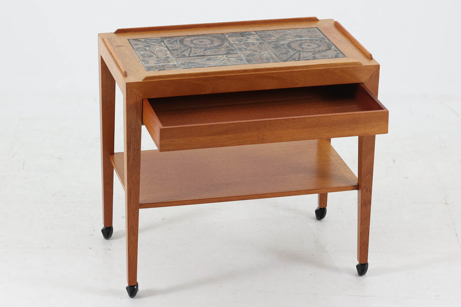 コペンハーゲン　テーブルのみ Haslev & Royal Copenhagen Side Table with 1d Chest - ギルド