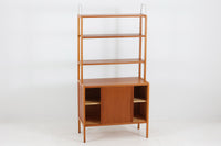 スウェーデンより買い付けたオープンシェルフです。引き戸とオープンタイプの棚板の非常にシンプルなモデルです。B.Fridhagenならではのチーク材とオーク材の組み合わせが素敵です。