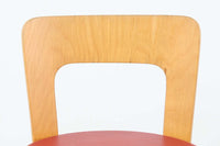 北欧より買い付けたアアルトデザインの1960~1970年代頃に製造されたと思われるNo.65チェアです。座面に経年変化が楽しめるリノリウム素材が使用されています。経年により色味が濃くなったバーチ材が魅力的です。マイナスビスが使用された古いタイプは現地でも少なくなってきております。