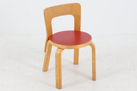 北欧より買い付けたアアルトデザインの1960~1970年代頃に製造されたと思われるNo.65チェアです。座面に経年変化が楽しめるリノリウム素材が使用されています。経年により色味が濃くなったバーチ材が魅力的です。マイナスビスが使用された古いタイプは現地でも少なくなってきております。