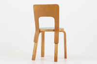 北欧より買い付けたアルヴァ・アアルトデザインNo66チェアです。非常にすっきりとしたフォルムで名作椅子ならではの風合いが感じられます。マイナスネジが使用されている事から1950~60年代に作成された物と思われます。ビンテージ品ならではの味わい深い雰囲気はお部屋に温かみを与えてくれそうです。