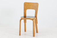 北欧より買い付けたアルヴァ・アアルトデザインNo66チェアです。非常にすっきりとしたフォルムで名作椅子ならではの風合いが感じられます。マイナスネジが使用されている事から1950~60年代に作成された物と思われます。ビンテージ品ならではの味わい深い雰囲気はお部屋に温かみを与えてくれそうです。