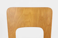 北欧より買い付けたアルヴァ・アアルトデザインNo66チェアです。非常にすっきりとしたフォルムで名作椅子ならではの風合いが感じられます。マイナスネジが使用されている事から1950~60年代に作成された物と思われます。ビンテージ品ならではの味わい深い雰囲気はお部屋に温かみを与えてくれそうです。