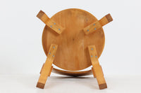 北欧より買い付けたアルヴァ・アアルトデザインNo66チェアです。非常にすっきりとしたフォルムで名作椅子ならではの風合いが感じられます。マイナスネジが使用されている事から1950~60年代に作成された物と思われます。ビンテージ品ならではの味わい深い雰囲気はお部屋に温かみを与えてくれそうです。