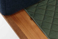 ウェグナーデザインのソファで、人気のGE2363人掛けソファです。後ろから見た姿がとても綺麗なので、あえて壁につけず、背面を見せる配置もお勧めです。クッション内部にスプリングが内包されており座り心地も良好です。GETAmA社の刻印もございます。