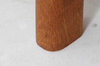 ウェグナーデザインのソファで、人気のGE2363人掛けソファです。後ろから見た姿がとても綺麗なので、あえて壁につけず、背面を見せる配置もお勧めです。クッション内部にスプリングが内包されており座り心地も良好です。GETAmA社の刻印もございます。