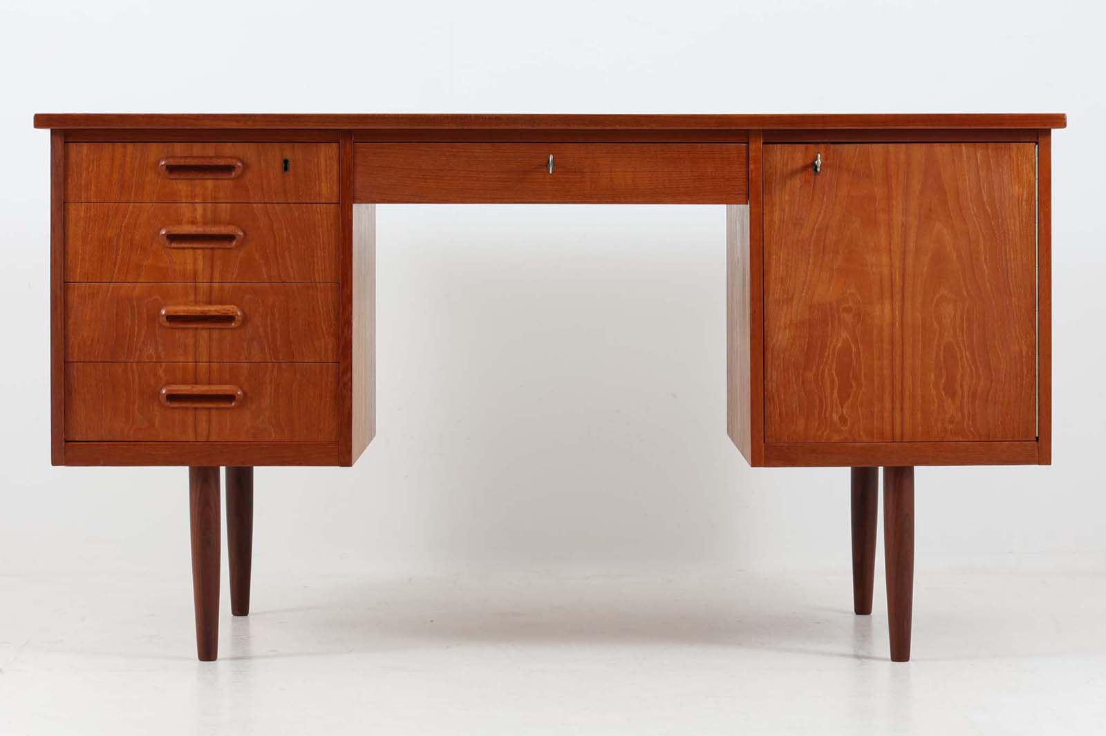 デンマーク　チーク材　両袖デスク　北欧家具　北欧ビンテージ デンマーク製 両袖デスク/机 チーク材 北欧家具ビンテージ – CHLOROS