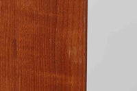 デンマークより買い付けた両袖デスクです。扉収納がある珍しいモデルです。本体には良質なチーク材が使用されており綺麗な木肌を楽しむことができます。シンプルなデザインで使い勝手も良好です。