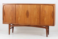 北欧より買い付けたサイドボードです。十分な収納が御座います。クオリティーの高い作品です。