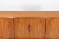 北欧より買い付けたサイドボードです。十分な収納が御座います。クオリティーの高い作品です。