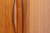 北欧より買い付けたサイドボードです。十分な収納が御座います。クオリティーの高い作品です。