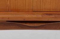 北欧より買い付けたサイドボードです。十分な収納が御座います。クオリティーの高い作品です。