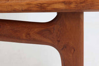 北欧より買い付けたサイドボードです。十分な収納が御座います。クオリティーの高い作品です。