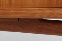 北欧より買い付けたサイドボードです。十分な収納が御座います。クオリティーの高い作品です。