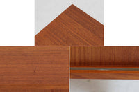 北欧より買い付けたサイドボードです。良質なチーク材が使用されており、優しい雰囲気です。デンマークの品質基準を満たした「DANISHFURNITUREmAKE'SCONTROL」の刻印がございます。高さ調整が可能な引き出しと棚板は使い勝手が良さそうです。