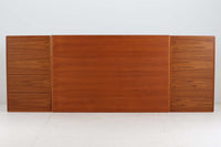 北欧より買い付けたエクステンションダイニングテーブルです。ウェグナーのテーブルに似たデザインですが、こちらはGunniOmannによる物です。一見完成品の様に見えますが脚は取り外し可能となっています。デンマークを代表する家具メーカー"OmannJun"ならではのしっかりとした造りです。