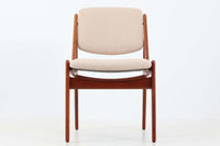 デンマークの名工Vamomobelfabrik社の熟練の職人によって作成された「Ella」チェアです。ArneVodderならではの強度とデザイン性が両立した名作椅子です。背もたれは座った時にフィットする様に回転式となっており座り心地も良好です。アーム付きのタイプもございますが、こちらはアームレスタイプとなっております。