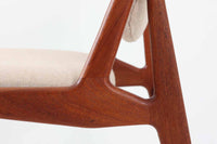 デンマークの名工Vamomobelfabrik社の熟練の職人によって作成された「Ella」チェアです。ArneVodderならではの強度とデザイン性が両立した名作椅子です。背もたれは座った時にフィットする様に回転式となっており座り心地も良好です。アーム付きのタイプもございますが、こちらはアームレスタイプとなっております。