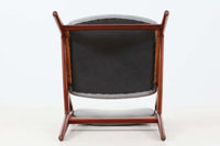 デンマークの名工Vamomobelfabrik社の熟練の職人によって作成された「Ella」チェアです。ArneVodderならではの強度とデザイン性が両立した名作椅子です。背もたれは座った時にフィットする様に回転式となっており座り心地も良好です。アーム付きのタイプもございますが、こちらはアームレスタイプとなっております。