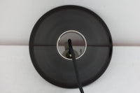 北欧より買い付けた、Holmgaard社製ビンテージランプです。照明部分はデンマークを代表する照明メーカーFog&morup社によって作成されています。Holmgaard社のペンダントライトの中でも人気の「P&TPENDEL」シリーズで内と外側の2層の色味が特徴的です。消灯&点灯時にそれぞれ違った表情を見せてくれる素敵なデザインです。