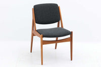 デンマークの名工Vamomobelfabrik社の熟練の職人によって作成された「Ella」チェアです。ArneVodderならではの強度とデザイン性が両立した名作椅子です。背もたれは座った時にフィットする様に回転式となっており座り心地も良好です。アーム付きのタイプもございますが、こちらはアームレスタイプとなっております。