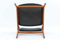 デンマークの名工Vamomobelfabrik社の熟練の職人によって作成された「Ella」チェアです。ArneVodderならではの強度とデザイン性が両立した名作椅子です。背もたれは座った時にフィットする様に回転式となっており座り心地も良好です。アーム付きのタイプもございますが、こちらはアームレスタイプとなっております。