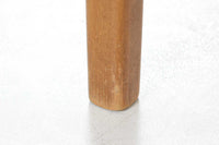 スウェーデンより買い付けたダイニングテーブルです。天板にはチーク材、脚にはナチュラルなビーチ材が使用されており、デンマーク製の物より全体的に明るく優しい印象を受けます。幅が100cmと小ぶりで珍しいサイズ感です。片方だけ拡張板を広げて使用可能です。