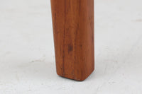 北欧より買い付けた、円形のダイニングテーブルです。急な来客時にも対応できるエクステンションタイプです。良質なチーク材が使用されていますのでお部屋に暖かみを与えてくれそうです。円形のため拡張板は別保管となります。