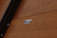 北欧より買い付けた、円形のダイニングテーブルです。急な来客時にも対応できるエクステンションタイプです。オーク材が使用された希少なモデルです。レールに反りがございますのでお安く販売しております。使用には問題ございませんがご了承くださいませ。円形のため拡張板は別保管となります。