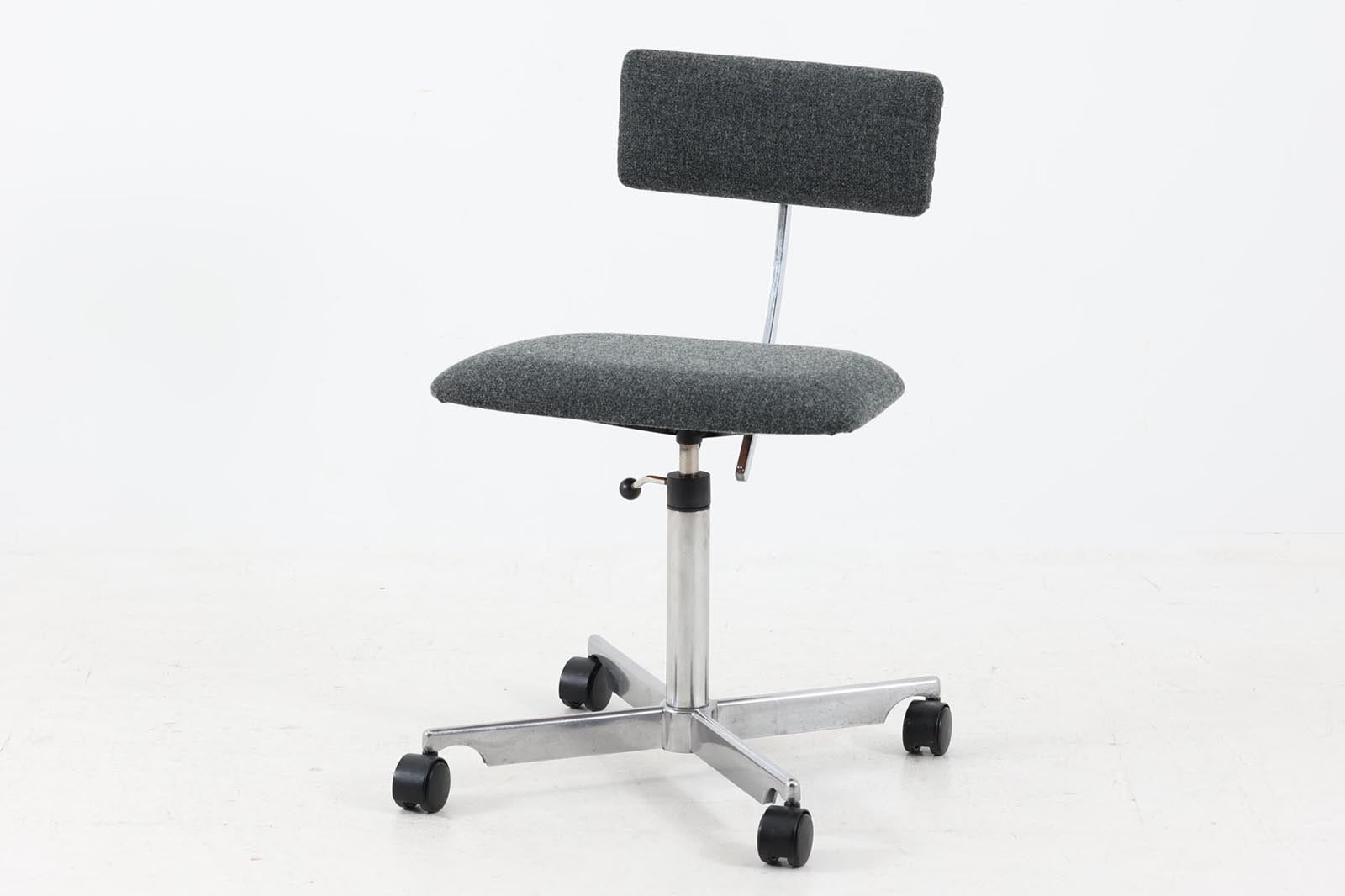 KEVIデスクチェア 4本脚 デンマーク製 北欧家具ビンテージ – CHLOROS