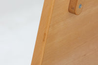 北欧より買い付けたGETAmA社製デイベッドです。学生寮の為にデザインされた物で、無駄な装飾を省いたフレキシブルなソファです。名前の通り、背もたれを上げるとベッドになります。GETAmA社は元々ベッドメーカーの為、寝心地も良好です。