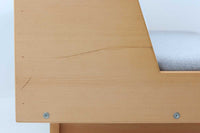 北欧より買い付けたGETAmA社製デイベッドです。学生寮の為にデザインされた物で、無駄な装飾を省いたフレキシブルなソファです。名前の通り、背もたれを上げるとベッドになります。GETAmA社は元々ベッドメーカーの為、寝心地も良好です。