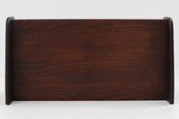 色濃く着色(ステイン)されたビーチ材が使用されたシンプルな壁掛けシェルフです。"Wegner"によってデザインされ、"RYmobler社"によって製造された当時の物です。